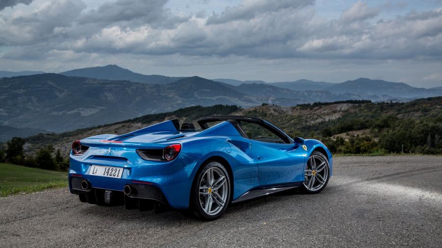  Ferrari 488 Spider 2016 года  (фото 12 из 70)